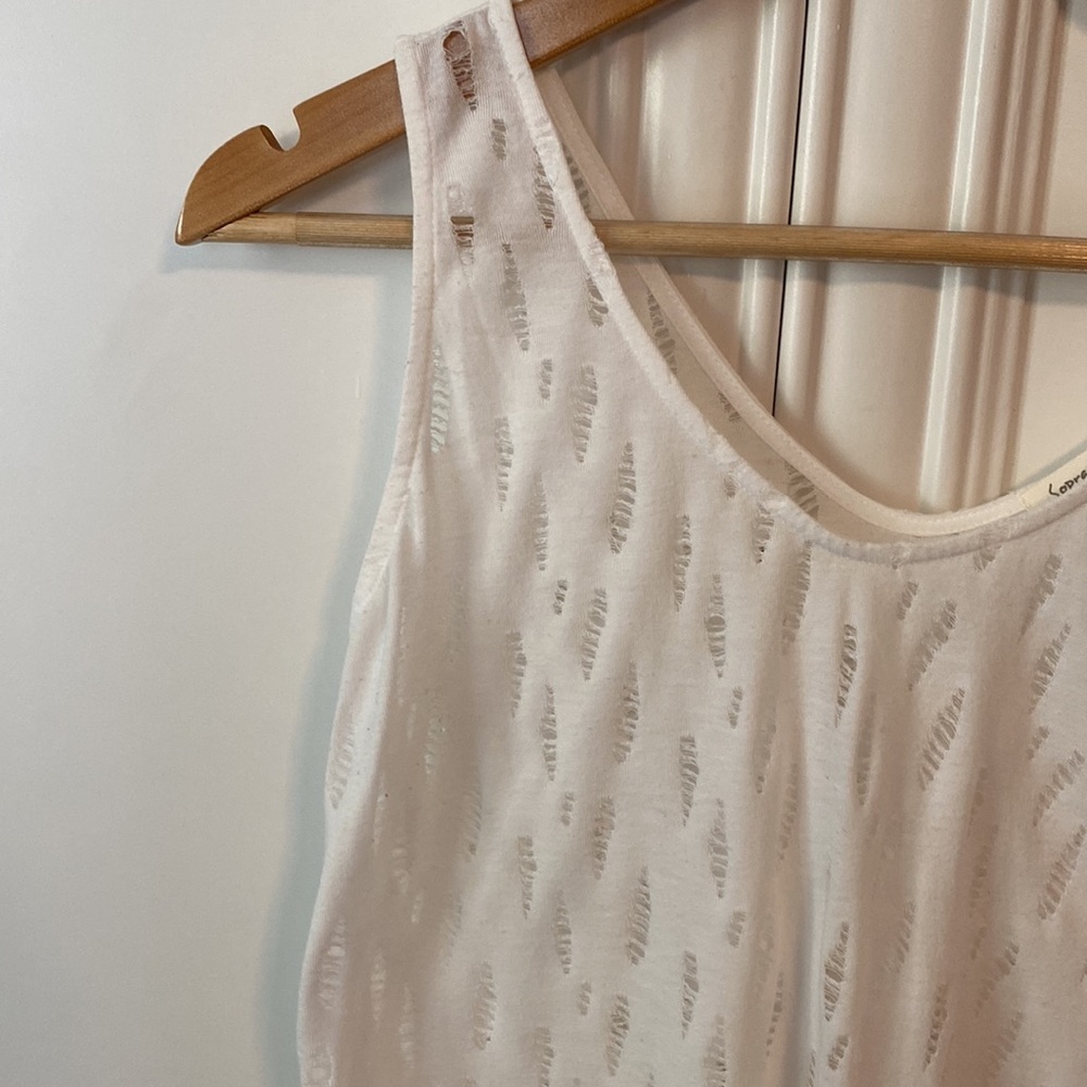 ๐บ3/$15 Soprano white tank top - Picture 2 of 6